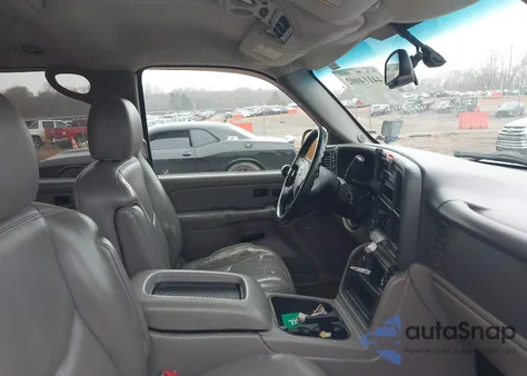 2005 Chevrolet Suburban 1500 Z71 из США, поврежденный, VIN 3GNFK16ZX5G186799